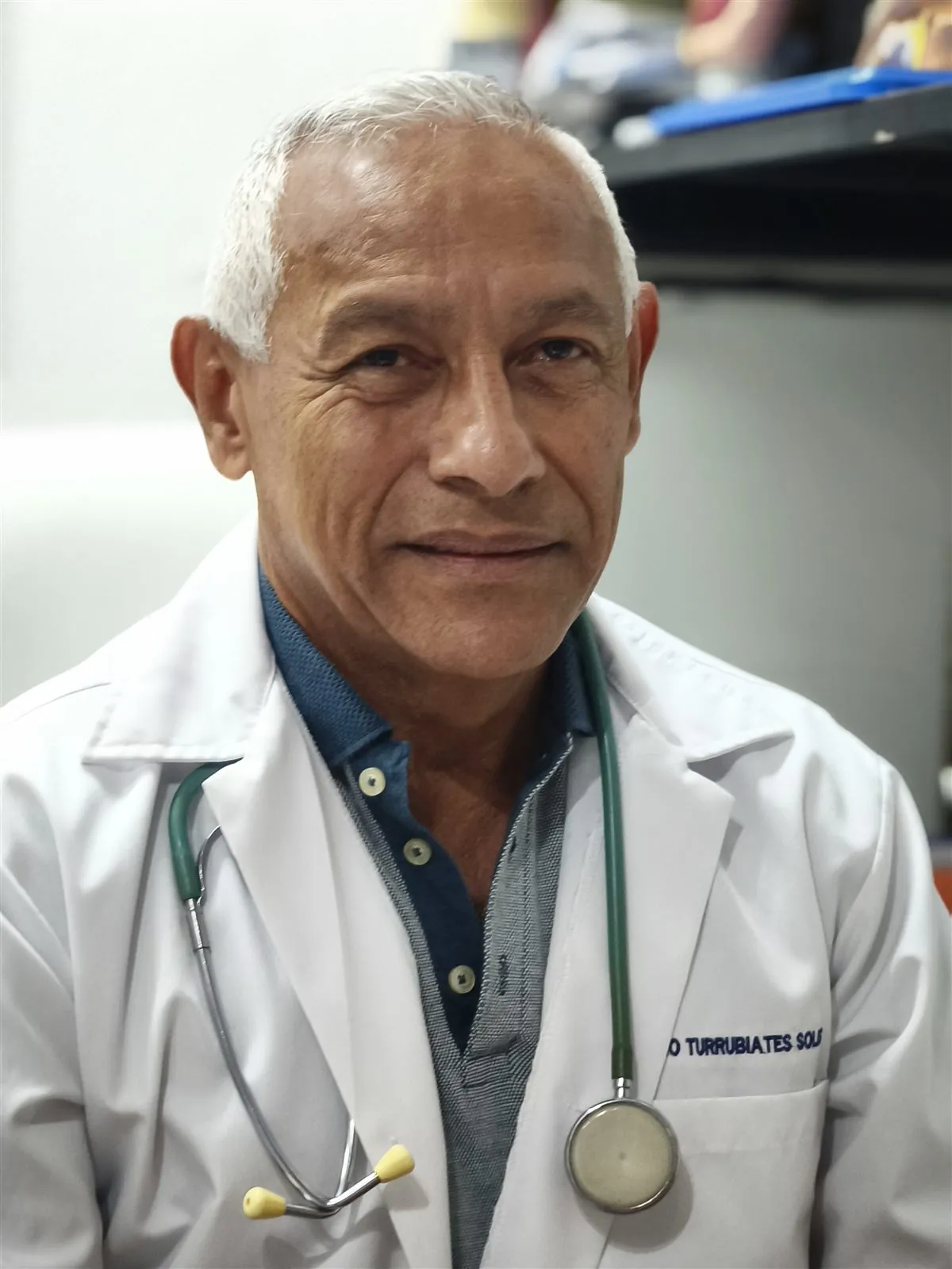 Retrato del Dr. Sergio Turrubiates